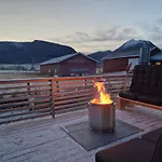 Holiday home Arctic Tromvik With Jacuzzi